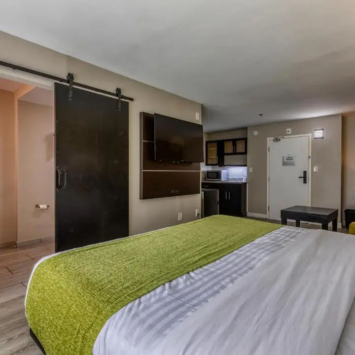 Hotel Weston 2164 Kingston Court, Marietta, GA 30067 - Master